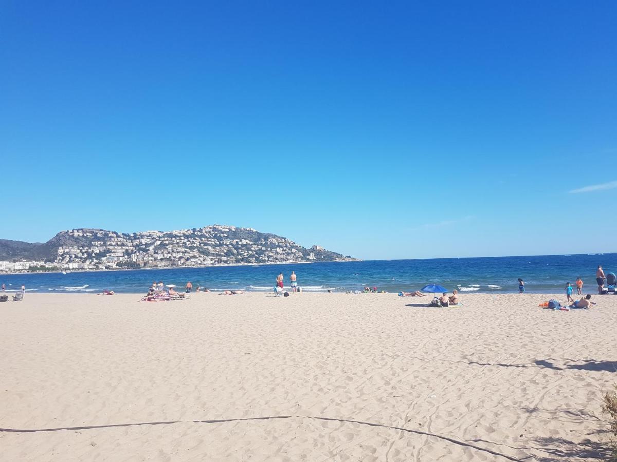 רוזס Beautiful Apartment 75M2 With View At The Beach, Pool, Parking מראה חיצוני תמונה