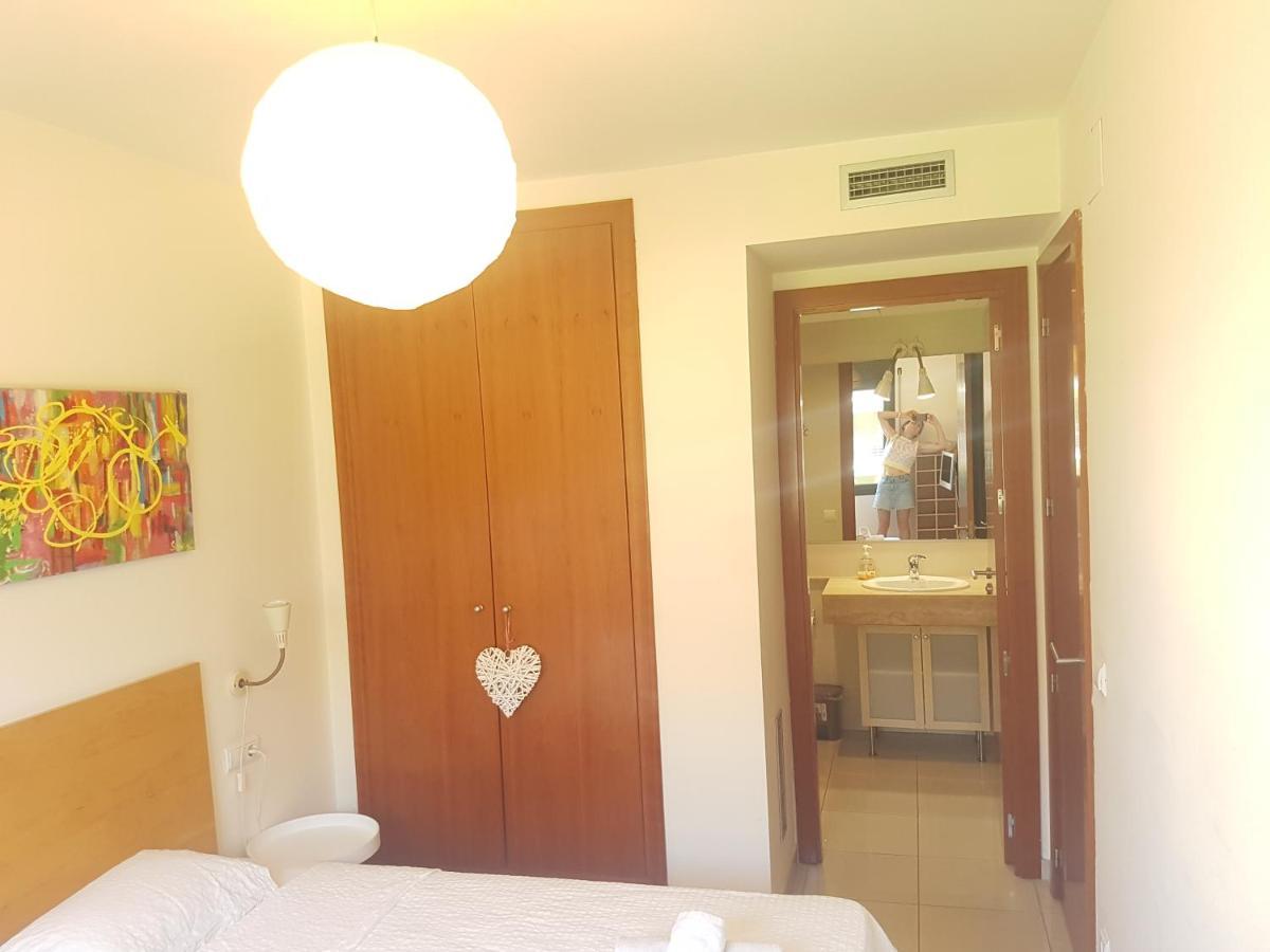 רוזס Beautiful Apartment 75M2 With View At The Beach, Pool, Parking מראה חיצוני תמונה