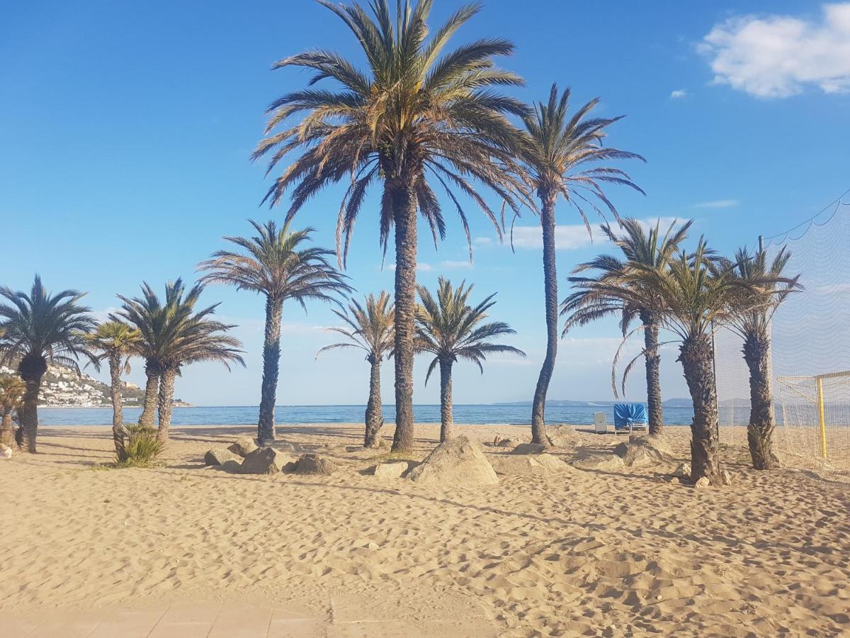 רוזס Beautiful Apartment 75M2 With View At The Beach, Pool, Parking מראה חיצוני תמונה